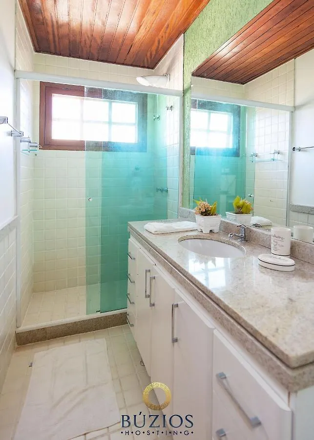 Casa de Férias Casa completa! 4 suítes com ar, área gourmet com cervejeira privativa, wi fi 200mb Búzios